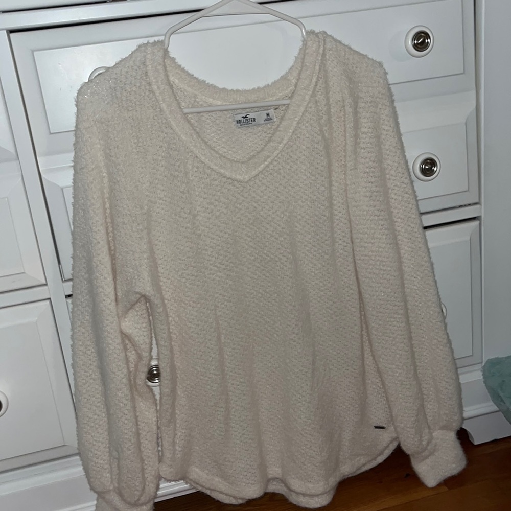 White Sweater that is very comfortable and fits very well!!